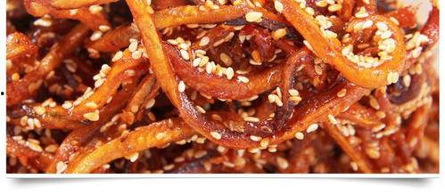 章鱼妹吃瓜鱼干,趣味横生美食体验